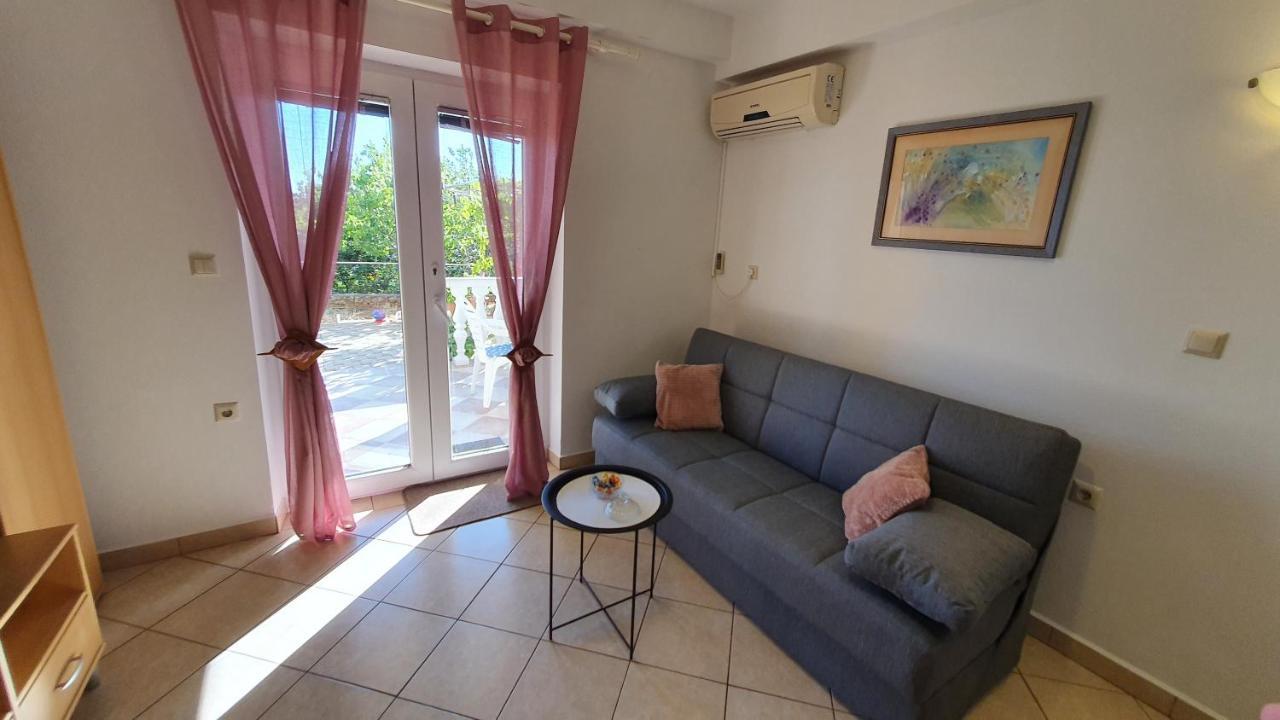 Apartment Nevenka Krk Town Exterior photo